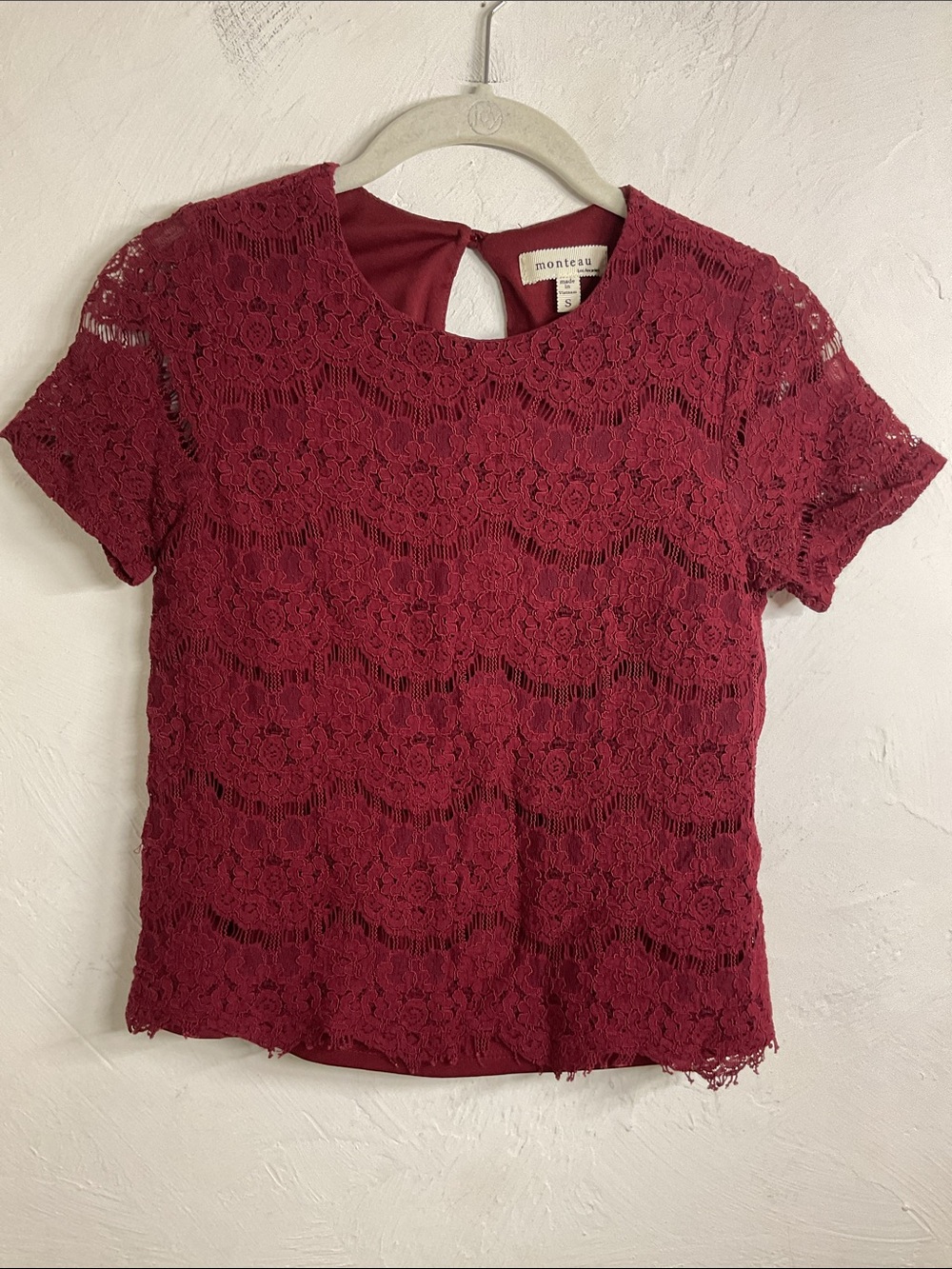 Monteau Burgundy Floral Lace Short Sleeve Keyhole Back Top Size S